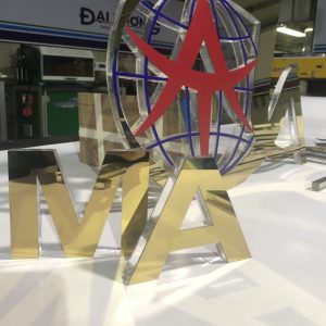 Chữ Inox chân Mica trong